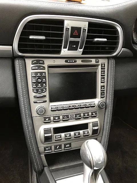 Pioneer SPH-DA130 Car Play unit into Porsche 997 - 2006