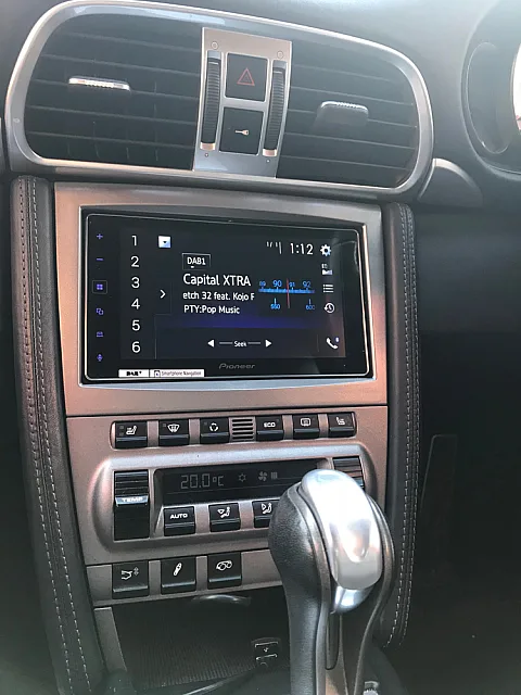 Pioneer SPH-DA130 Car Play unit into Porsche 997 - 2006