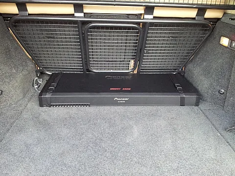 Range Rover Vogue - Pioneer TS-WX77A Amplified Bass Unit