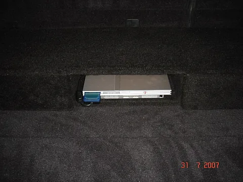 RANGE ROVER SPORT - PLAYSTATION IN REAR