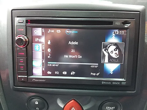Renault Megane - Pioneer AVIC-F940BT Navigation Unit