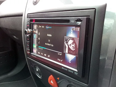 Renault Megane - Pioneer AVIC-F940BT Navigation Unit