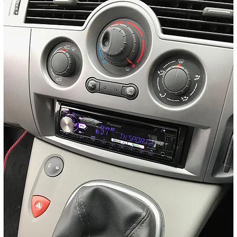 Pioneer DEH-X7800DAB / Renault Scenic 2009 !