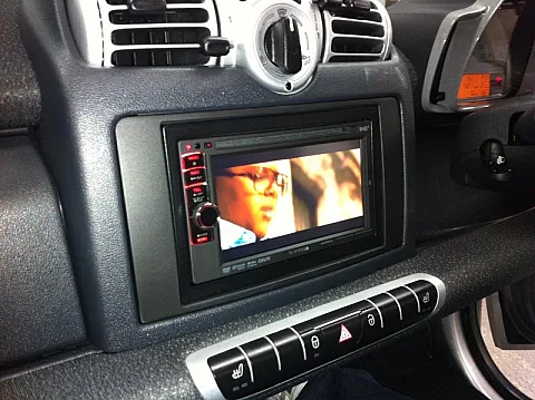 Kenwood DNX-4210DAB Digital Radio System installed in Smart Car 2008