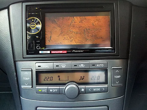 Toyota Avensis 2008 - Pioneer AVH-2400BT DVD Player