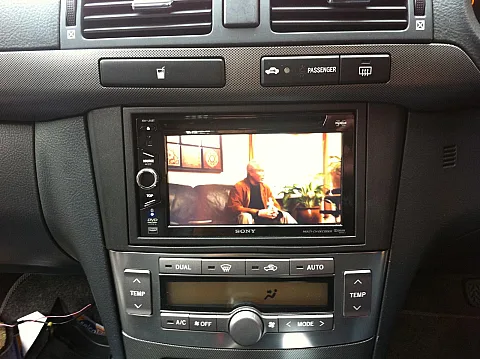 Toyota Avensis 2004 - Sony XNV-L66BT Navigation System