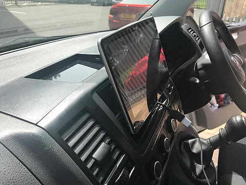 VW Transporter 2009 Alpine ILX-F903D Install