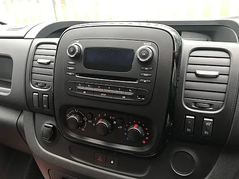 Vauxhall Vivaro 2019 Factory Headunit