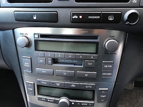 Toyota Avensis T25 2004 Factory Radio