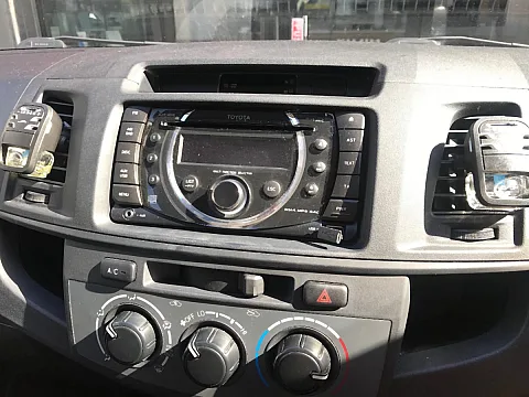 Toyota Hilux 2015 Factory Headunit