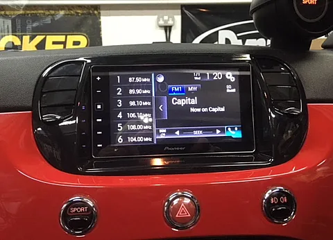 Fiat 500 upgraded with Pioneer SPH-DA120
