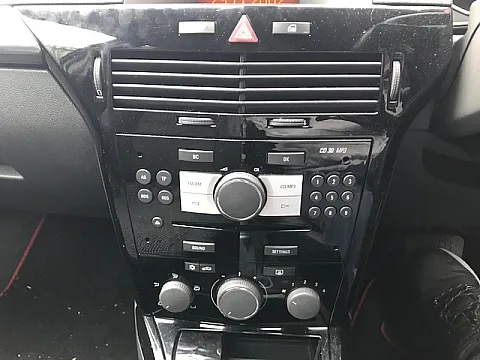 Vauxhall Astra 2007 Pioneer SPH–DA230DAB Install