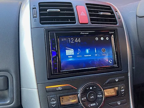 Toyota Auris 2009 fitted with a Pioneer AVH-A210BT