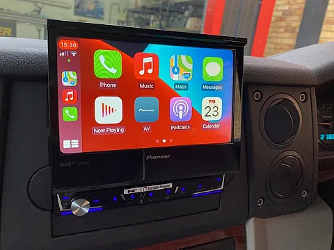 Jeep Commander 2007 model fitted with Pioneer AVH-Z7200DAB