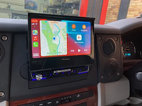Jeep Commander 2007 model fitted with Pioneer AVH-Z7200DAB