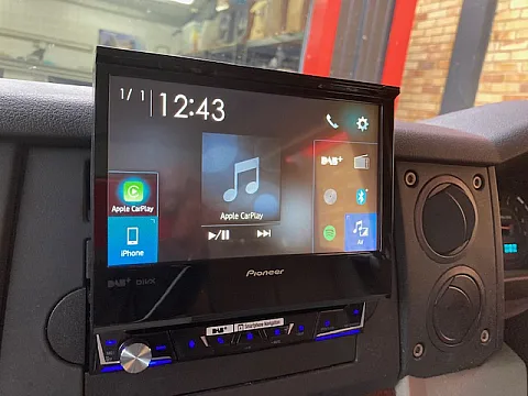 Jeep Commander 2007 model fitted with Pioneer AVH-Z7200DAB