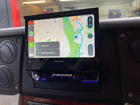 Jeep Commander 2007 model fitted with Pioneer AVH-Z7200DAB