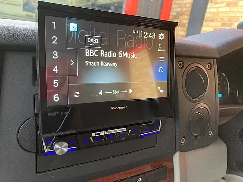 Jeep Commander 2007 model fitted with Pioneer AVH-Z7200DAB