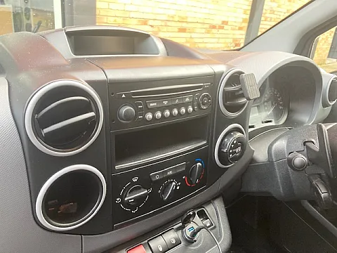 Citroen Berlingo 2017 factory radio