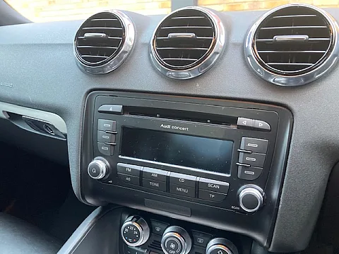 Audi TT Factory Radio