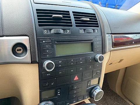 VW Touareg 2005 Factory Radio