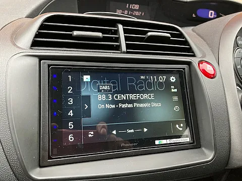 Honda Civic 2009 fitted with Pioneer SPH-DA250
