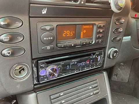 Porsche 996 2003 fitted with Pioneer DEH-S720DAB