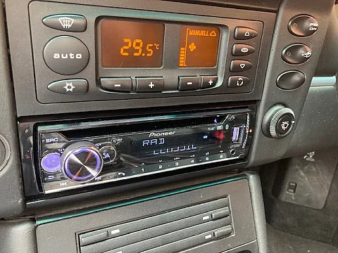Porsche 996 2003 fitted with Pioneer DEH-S720DAB