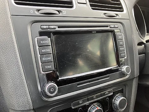 VW Golf 2010 factory radio
