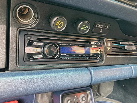 Porsche 911 1986 fitted Blaupunkt Bremen SQR 46 DAB