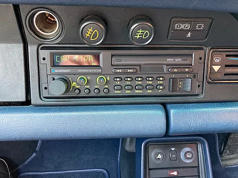 Porsche 911 1986 fitted Blaupunkt Bremen SQR 46 DAB