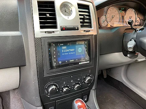Chrysler 300C Aspen 2005 fitted Pioneer SPH-EVO64DAB