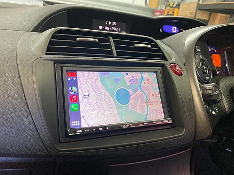 Honda Civic 2009 fitted Sony XAV-AX3005DB