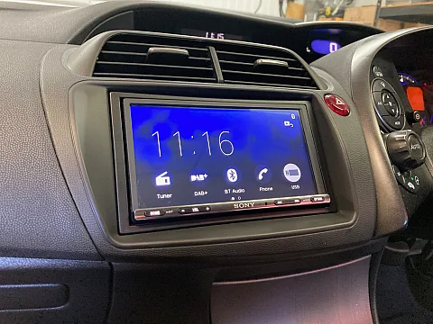 Honda Civic 2009 fitted Sony XAV-AX3005DB