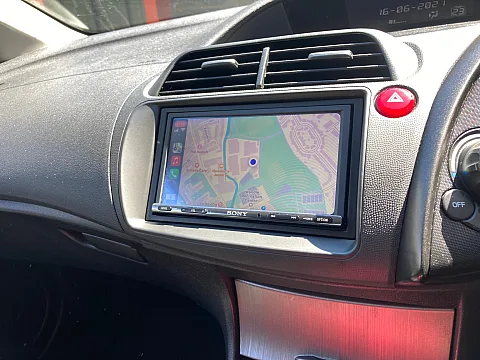Honda Civic 2009 fitted Sony XAV-AX3005DB
