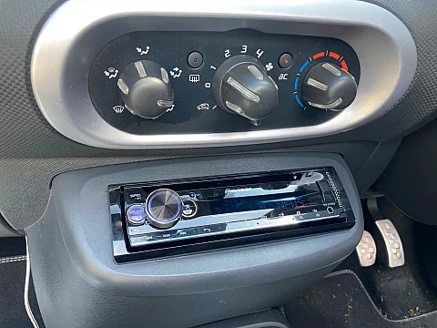 Renault Wind 2012 fitted with Pioneer DEH-S720DAB Stereo
