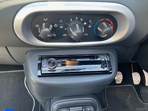 Renault Wind 2012 fitted with Pioneer DEH-S720DAB Stereo