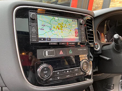 Mitsubishi Outlander 2015 Sony XAV-AX5550D Installed