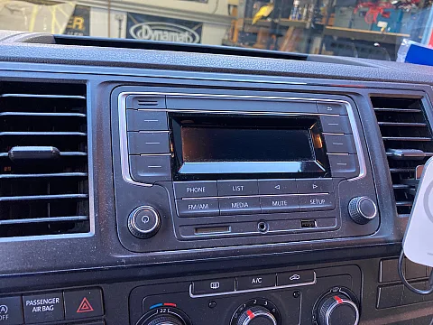 VW Transporter T6 factory radio