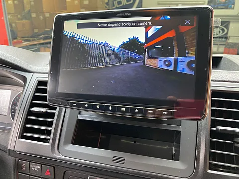 VW Transporter T6 fitted Alpine ILX-F903D