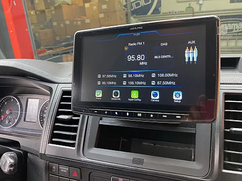 VW Transporter T6 fitted Alpine ILX-F903D
