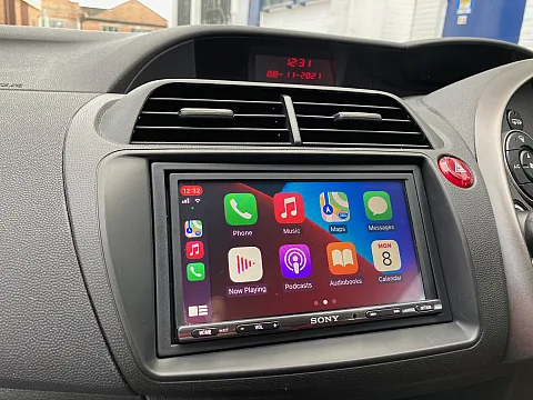 Honda Civic 2007 fitted with Sony XAV-AX3005DAB