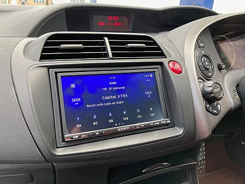 Honda Civic 2007 fitted with Sony XAV-AX3005DAB