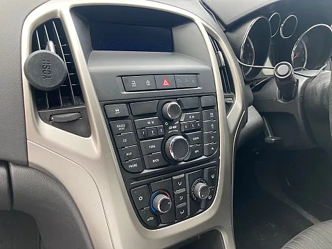Vauxhall Astra 2010 Factory Radio