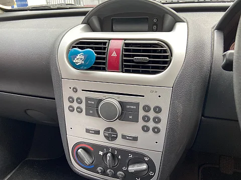 Vauxhall Corsa C 2005 factory radio