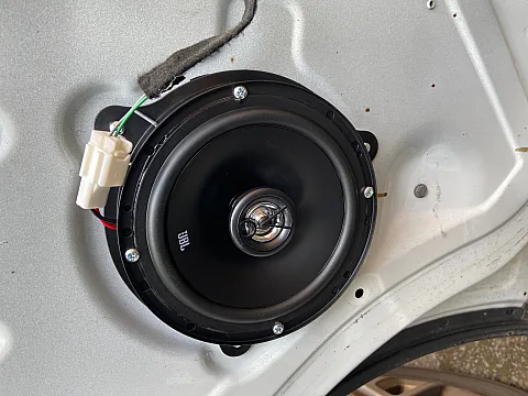 Renault Trafic 2016 JBL Nano plus JBL Stage 1 621 door speakers Install