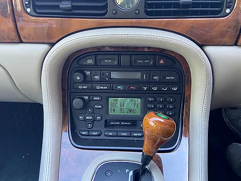 Jaguar XJR Blaupunkt Upgrade