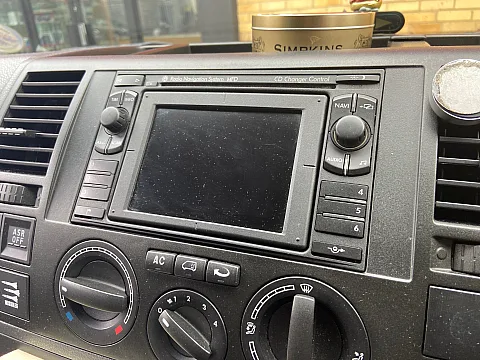 VW Transporter 2008 factory radio