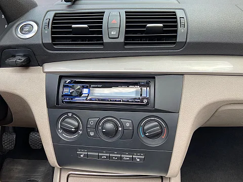 BMW 1 Series 2008 fitted Alpine CDE-205DB stereo