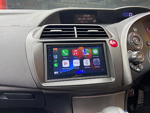 Honda Civic 2010 fitted with Pioneer SPH-DA160DAB, Reversing Camera